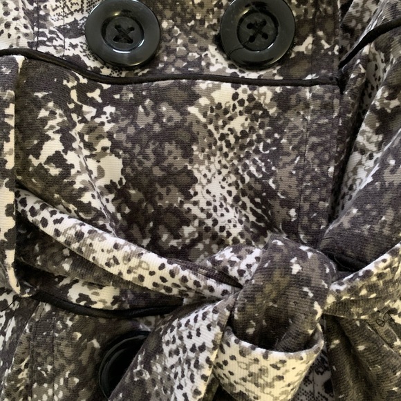 Jacket (Animal Print) - Picture 3 of 8